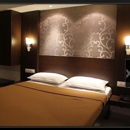 Hotel Aashraya Мисор Екстериор снимка