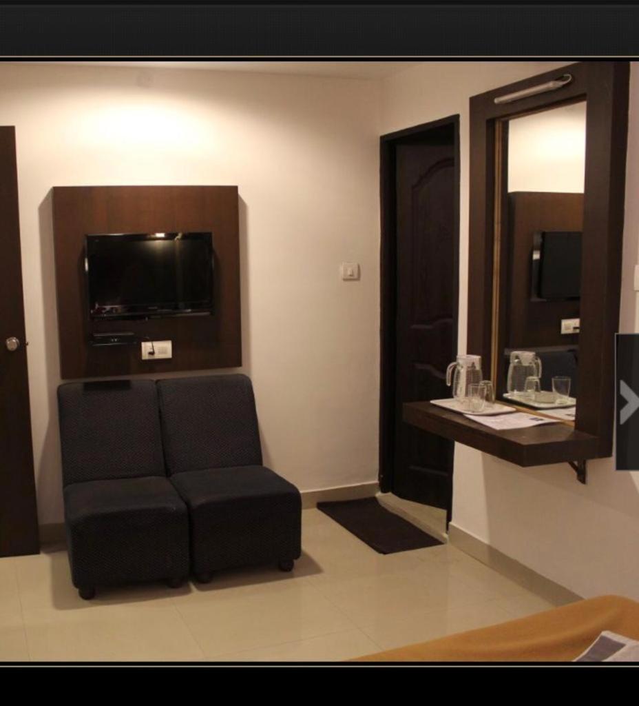 Hotel Aashraya Мисор Екстериор снимка